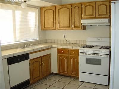 3rd image of 4901 Yvonne Way