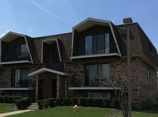 1440 Willow Ln APT 4, Westmont, IL 60559