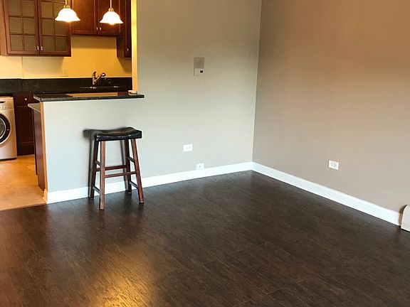 4th image of 580 Lawrence Ave APT 211