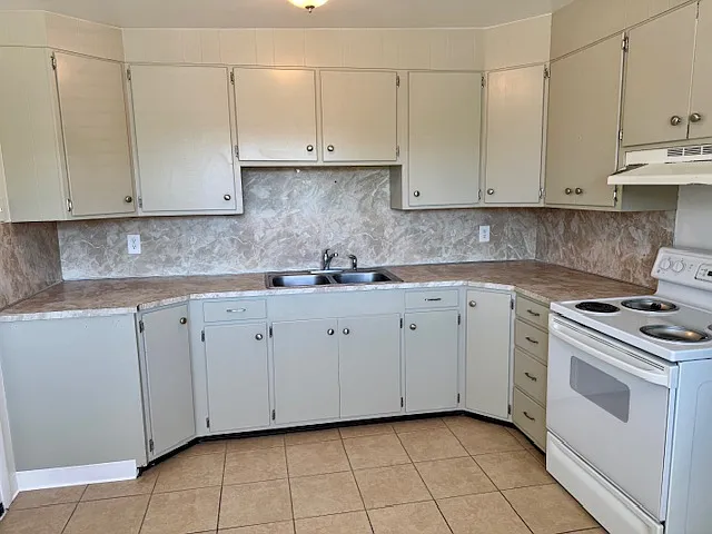 1547 S 320 E — Photo 2