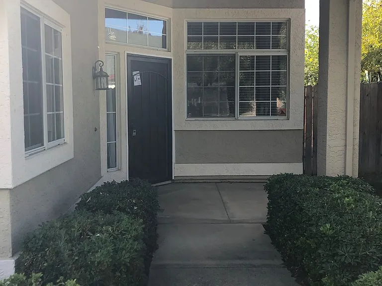 7677 Auburn Ridge Ct — Photo 3