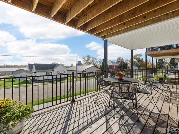 202 W Tuttle St, Norway, IA 52318