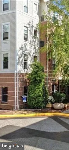1 bed, 1.0 bath, 708 sqft, $1,850 — Photo 2