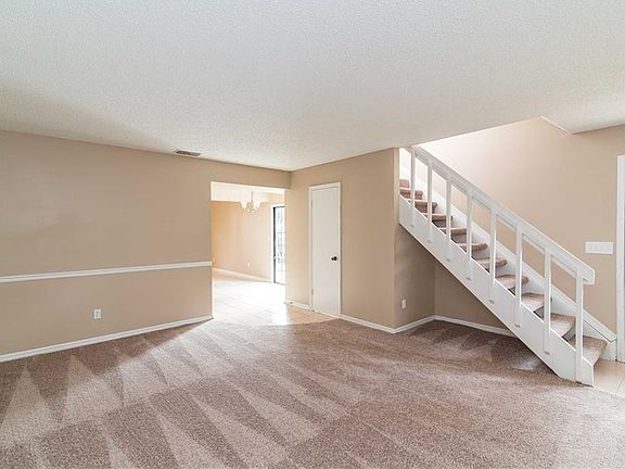 5th image of 16057 Dawnview Dr