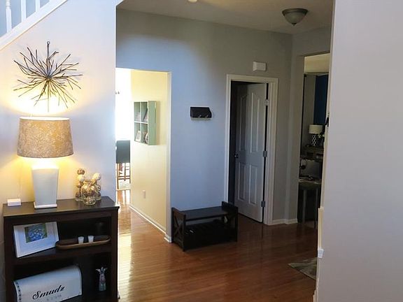 2nd image of 35939 Bentley Dr