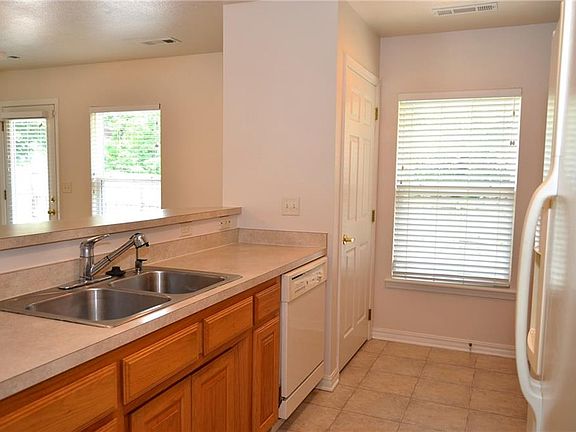 3rd image of 1 White Parish Ln
