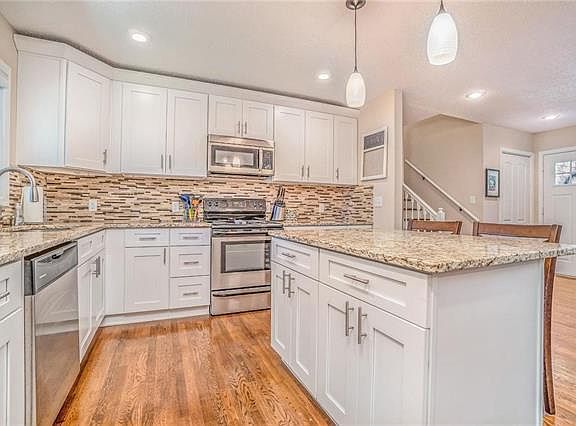 4th image of 8232 W 97th St