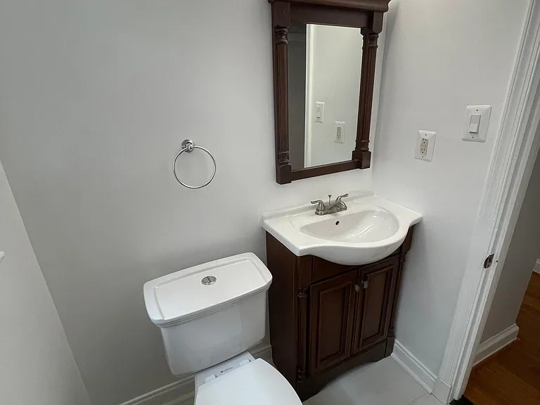 611 A St NE #4 — Photo 4