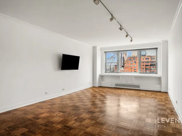 1175 York Avenue image 8 of 13