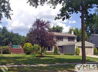 651 Barclay Dr, Troy, MI 48085