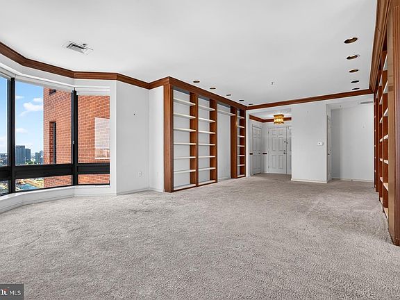 5th image of 10 E Lee St Unit 1809