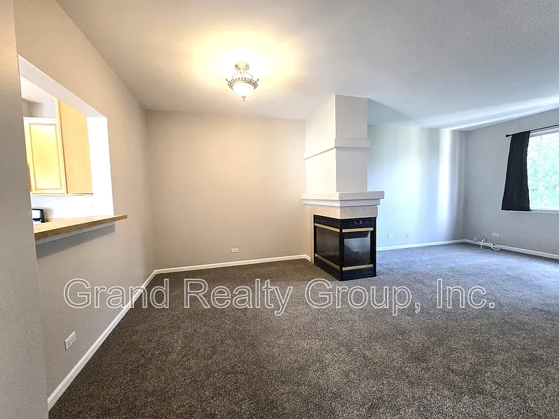 3 bed, 2.5 bath, 1806 sqft, $2,500 — Photo 3