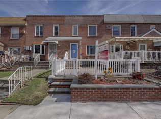 5835 206th St, Oakland Gardens, NY 11364