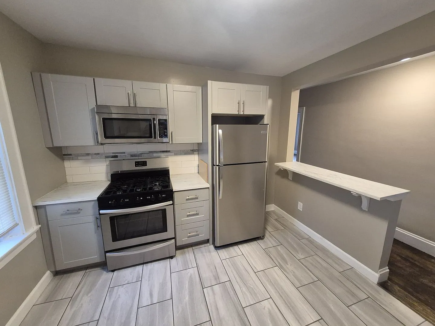 2 bed, 1.0 bath, $1,295 — Photo 3