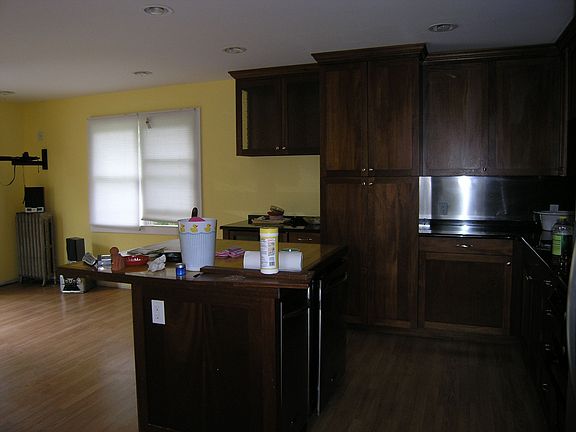 5th image of 41 E Moriches Blvd
