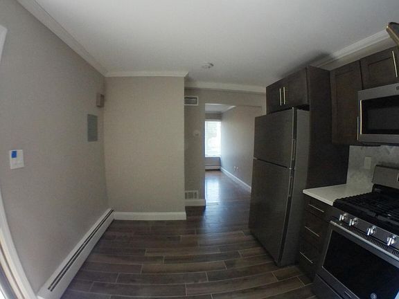 4th image of 548 Barclay Ave