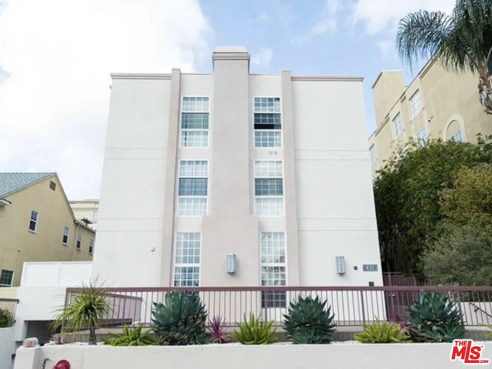 2 bed, 2.5 bath, 1448 sqft, $4,200 — Photo 1