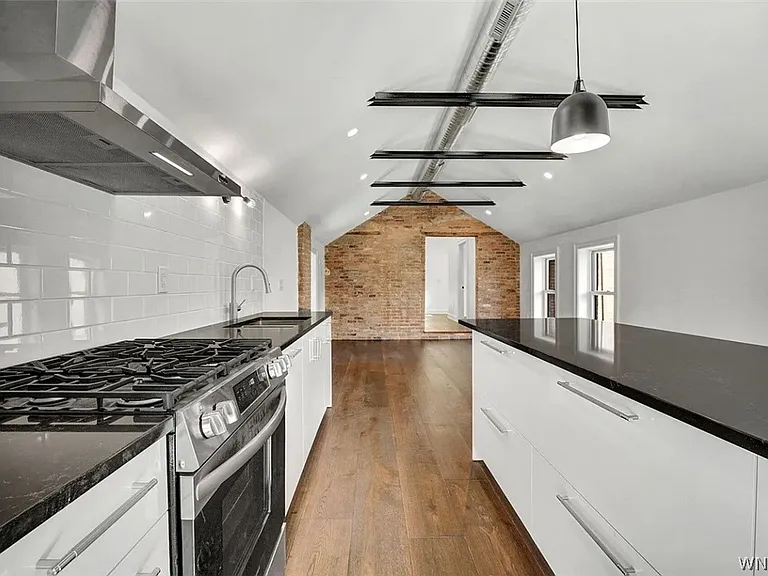 162 Allen St — Photo 15