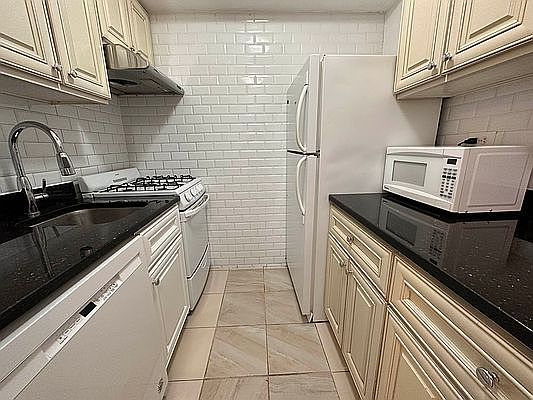 3rd image of 94-10 59th Ave #L5