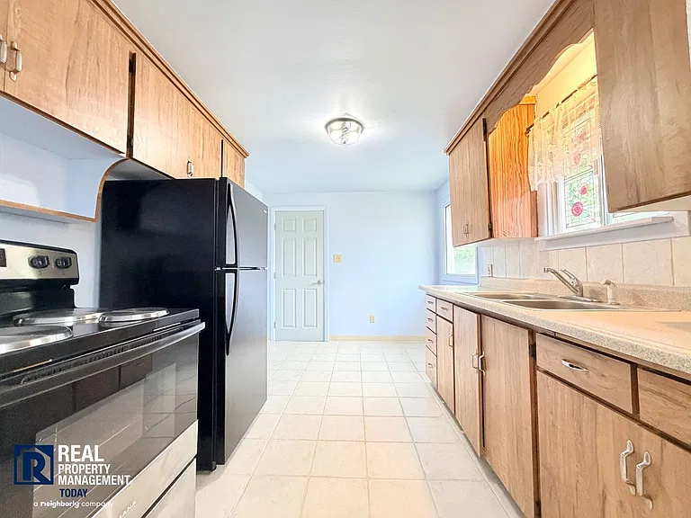319 104th St E — Photo 5