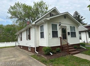 3374 Pershing St, Wayne, MI 48184