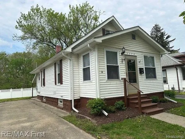 3374 Pershing St, Wayne, MI 48184