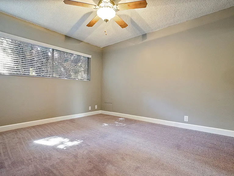 5112 Laurel Cyn Apartments — Photo 23
