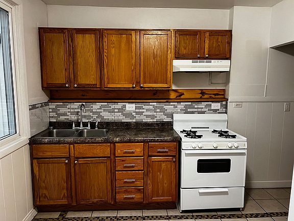 3rd image of 1467 90th Ave W