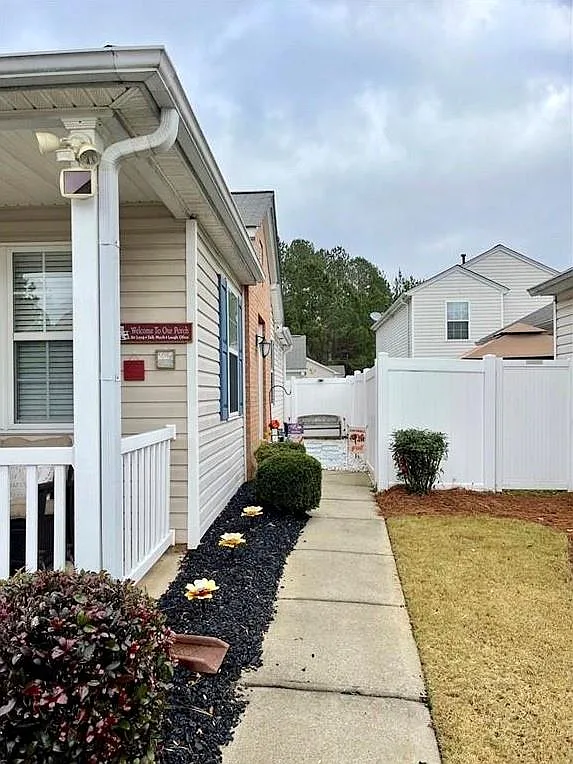 2 bed, 2.0 bath, 993 sqft, $1,699 — Photo 2