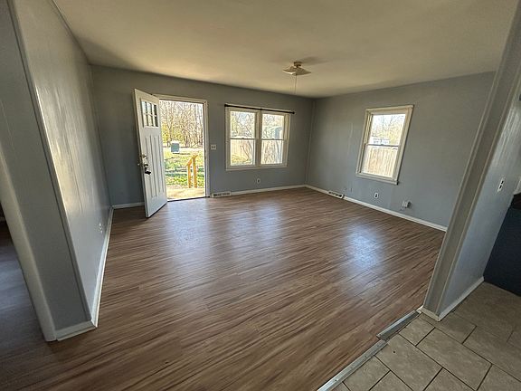 2nd image of 1812 Elmendorf Ave