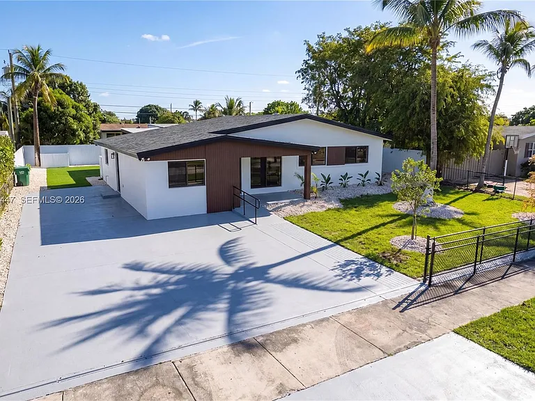 12471 SW 190th Ter — Photo 3