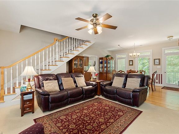 3rd image of 221 Redfield Rd