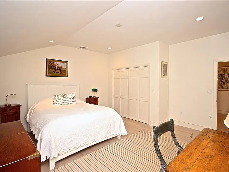 215 Coggeshall Ave — Photo 31