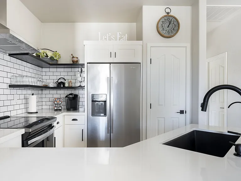 156 W Laurel Ct — Photo 8