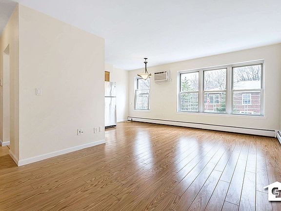 2nd image of 475 Armstrong Ave