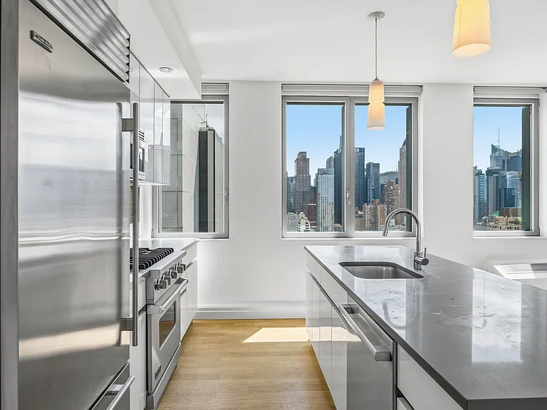 554 W 54th St #28A — Photo 3