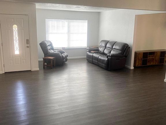 3rd image of 12104 Bermuda Dr NE