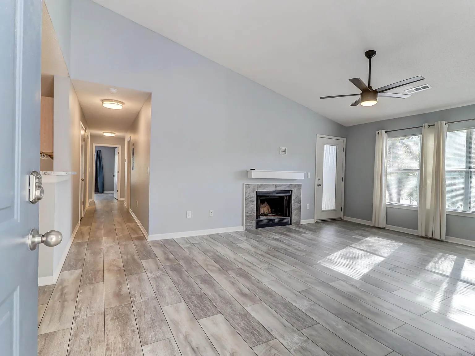 3 bed, 2.0 bath, 1329 sqft, $2,450 — Photo 3
