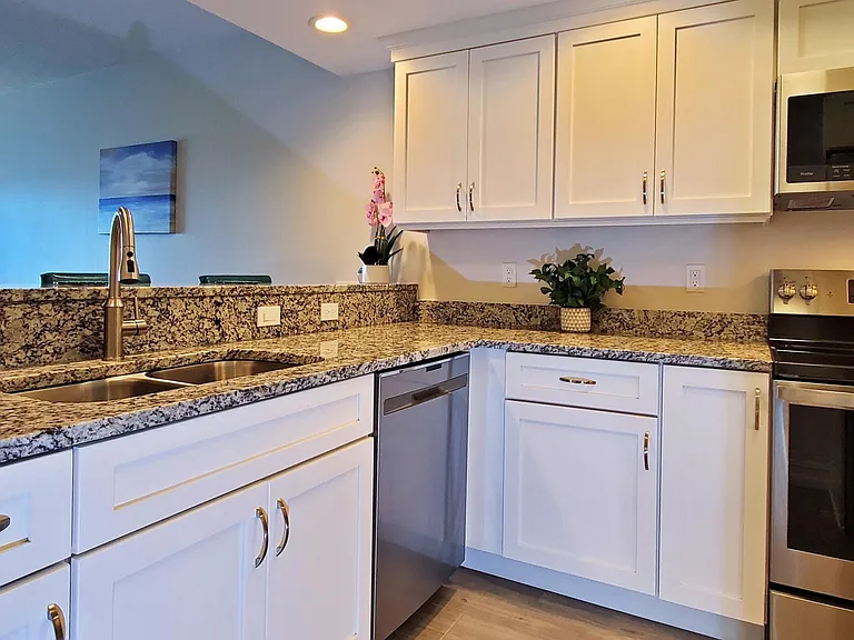 1805 Riverside Dr #205 — Photo 18