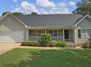 143 Ashford Ln, Commerce, GA 30529