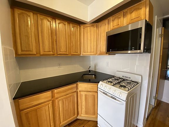 2nd image of 35 Carmine St APT 9