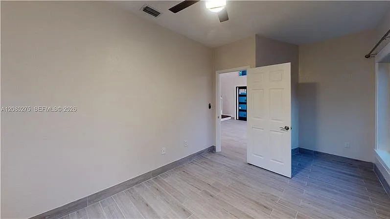 5 bed, 3.5 bath, 1923 sqft, $6,200 — Photo 4