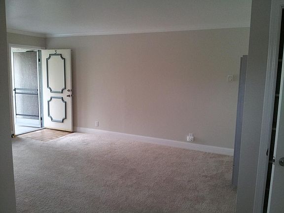 2nd image of 474 Hawthorn Ave APT 3