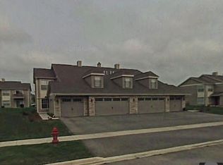 941 Buckingham Ln, Sycamore, IL 60178