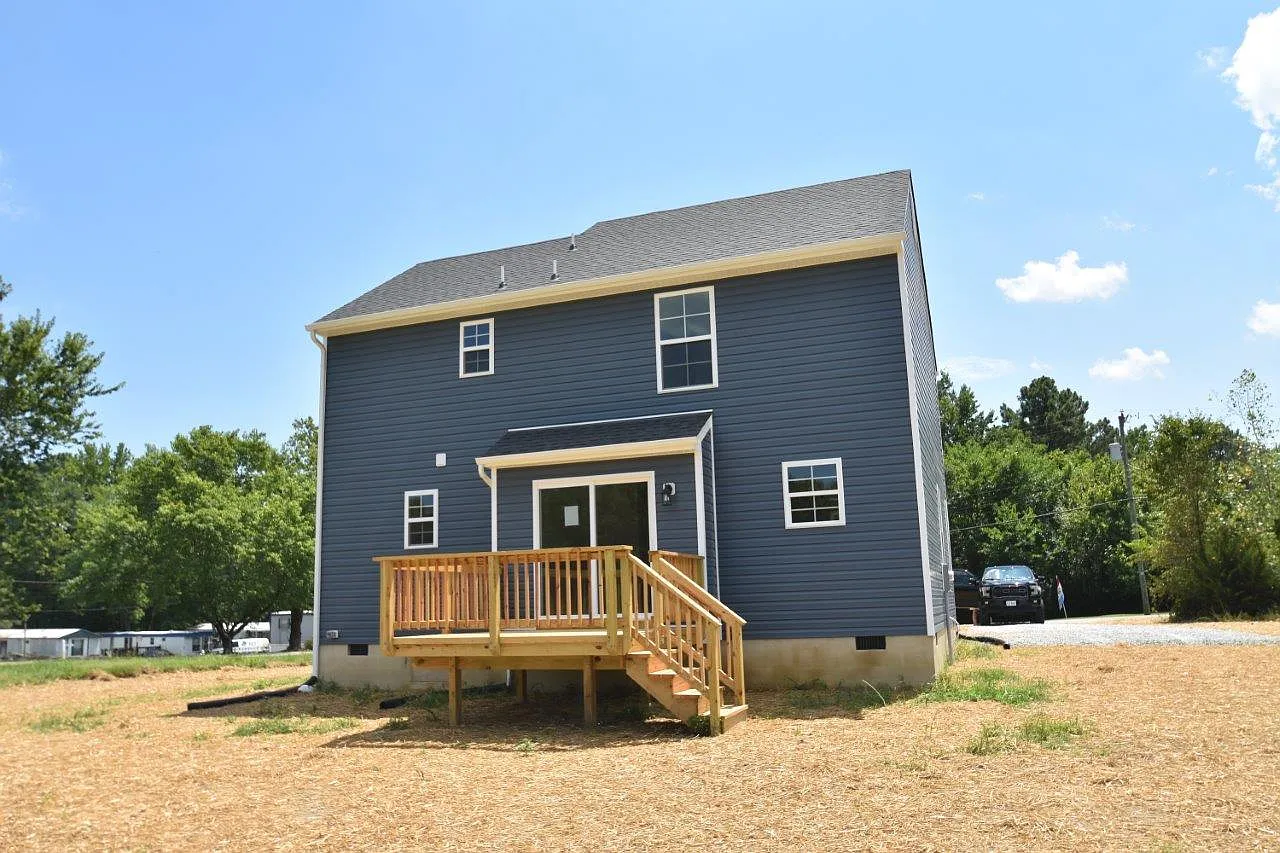 4 bed, 2.5 bath, 1610 sqft, $2,300 — Photo 2