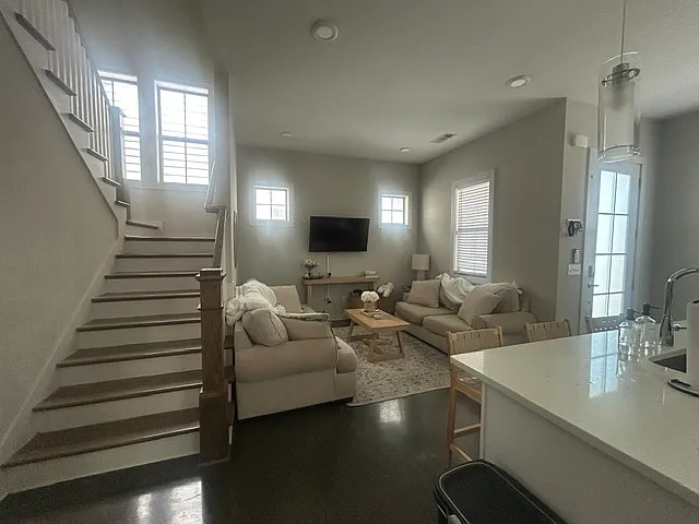 3 bed, 1450 sqft, $3,000 — Photo 4
