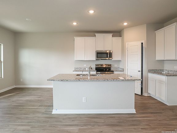 3rd image of 800 Stonemanor Bay