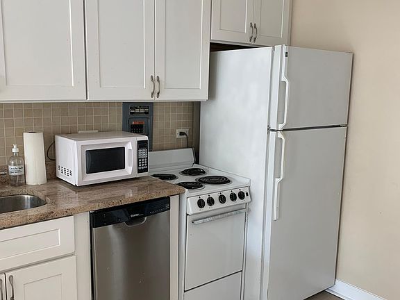 2nd image of 3420 N Lake Shore Dr APT 16J