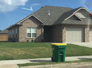 1411 Persimmon St, Centerton, AR 72719