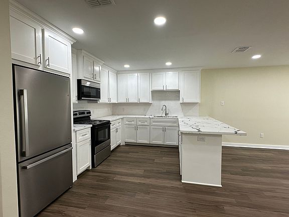 4th image of 923 Craig St #A